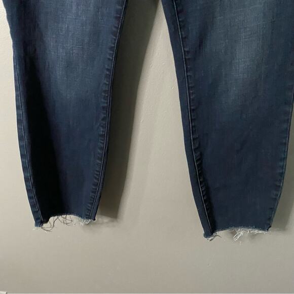Good American Good Waist Crop Raw Hem Dark Wash Women’s EUC Size 16 - Picture 4 of 7
